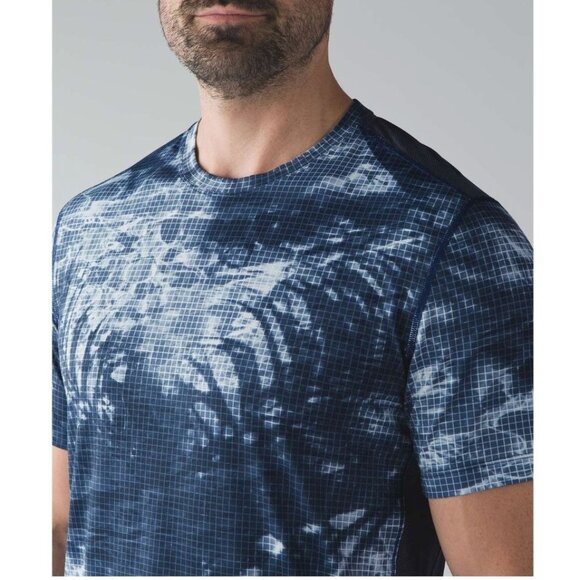 Lululemon Suns Out Short Sleeve Shirt Pool Side White Deep Navy M - Picture 3 of 8